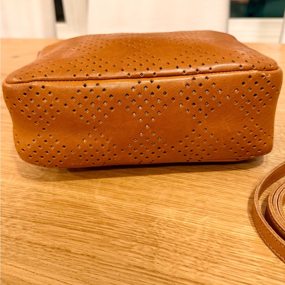 Clare v Marisol w/ Front Pocket - Cuoio Lightweight Checker Perf EUC - Picture 7 of 7